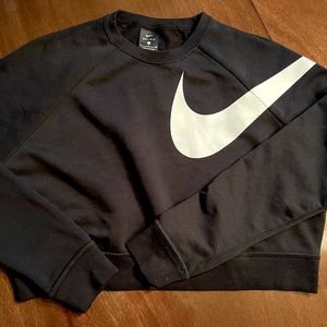 Cropped Nike Crewneck